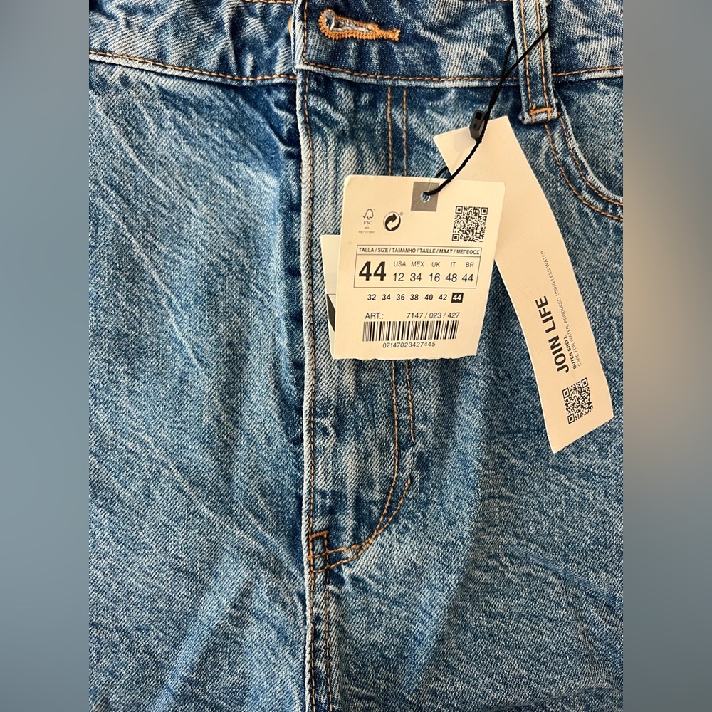 Zara NWT High Rise Denim Shorts Light Wash Raw Hem Rigid Jean Shorts